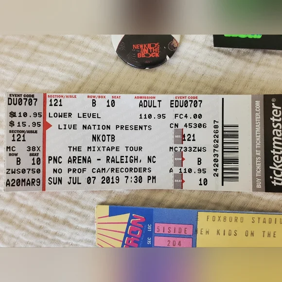 New Kids On The Block Memorabilia Lot with Tickets, Pin, VIP Pass, Earrings - Picture 4 of 15